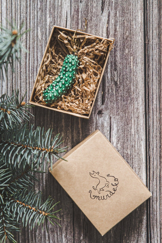 Keraminis kalėdinis raugintų agurkų papuošalas - Keramikos žalias agurkas Kalėdų eglutės puošmena - Kalėdų dovana