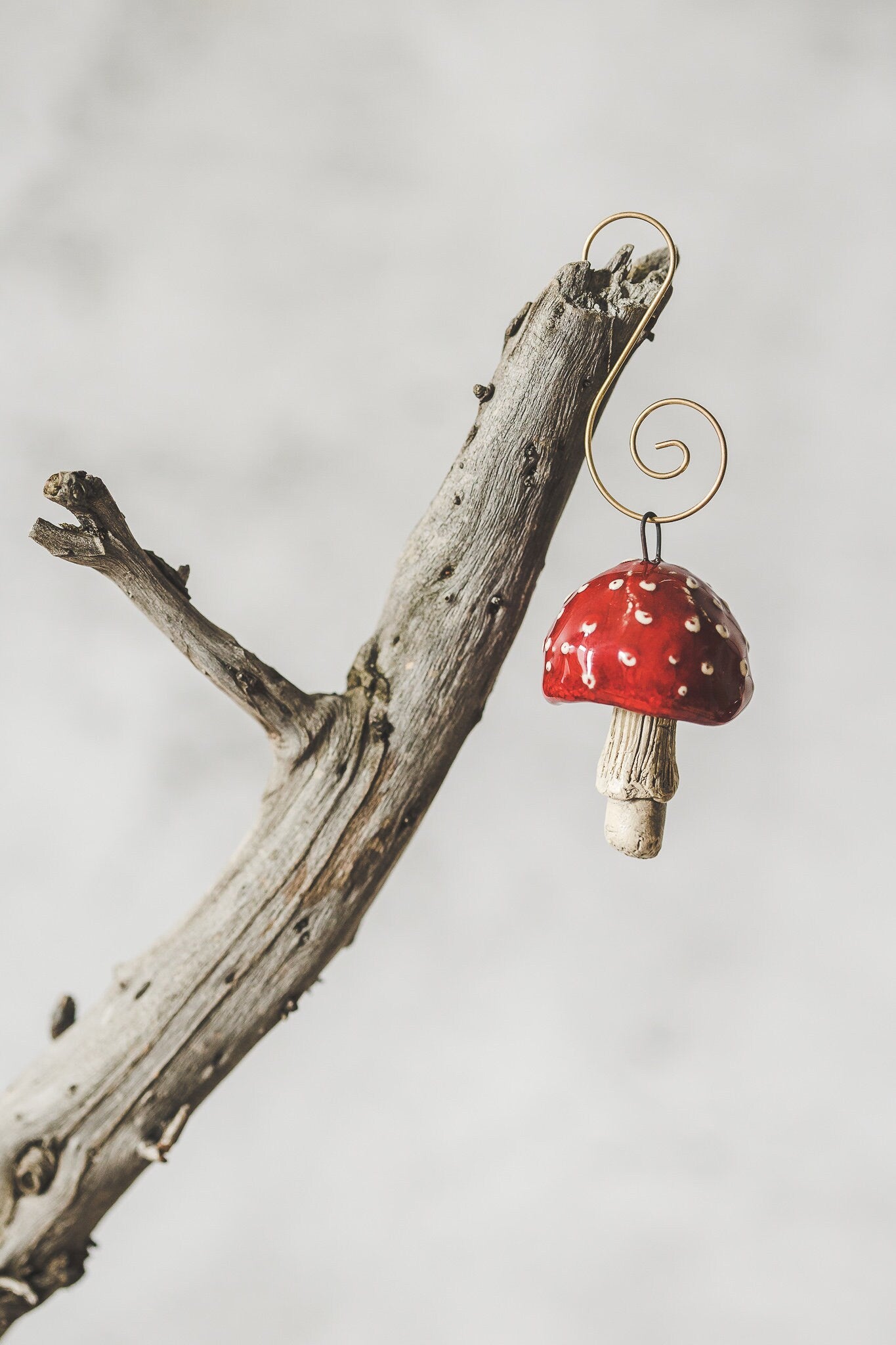 Kalėdinis raudonas rupūžės grybo papuošalas - Keramikinis raudonasis musmirės grybas Kalėdų eglutės puošmena - Poterinis grybas Kalėdų dovana