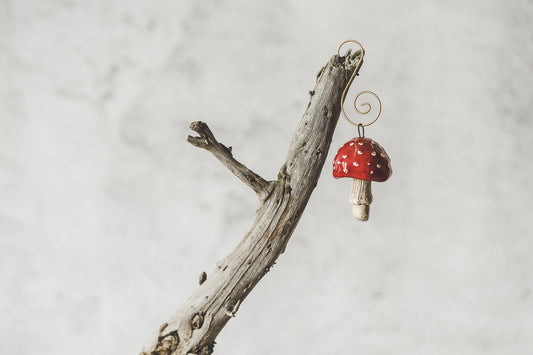 Kalėdinis raudonas rupūžės grybo papuošalas - Keramikinis raudonasis musmirės grybas Kalėdų eglutės puošmena - Poterinis grybas Kalėdų dovana