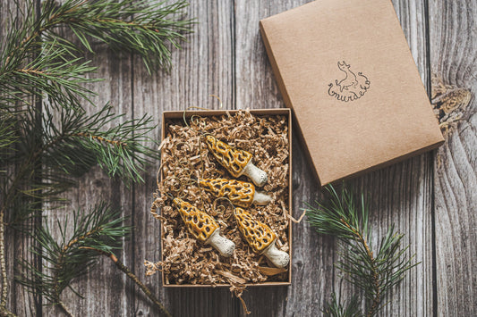 Senovinių kalėdinių papuošalų toksiškų grybų rinkinys – Gyromitra fungi keramikos eglutės papuošalai – netikri morkai