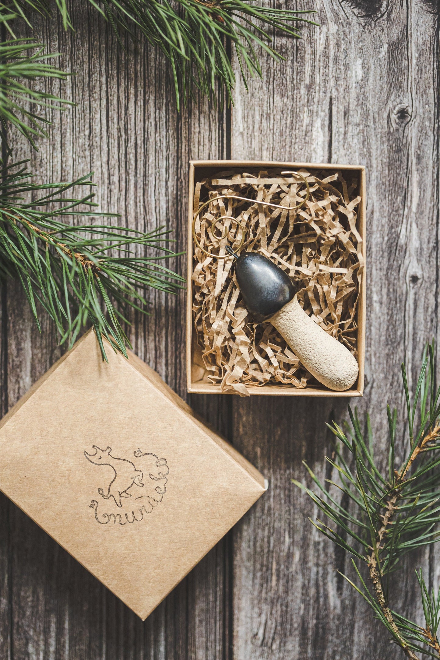 Kalėdinis dvokiančio grybo papuošalas - Phallus impudicus grybų eglutės puošmena - Keraminių grybų Kalėdų dovana