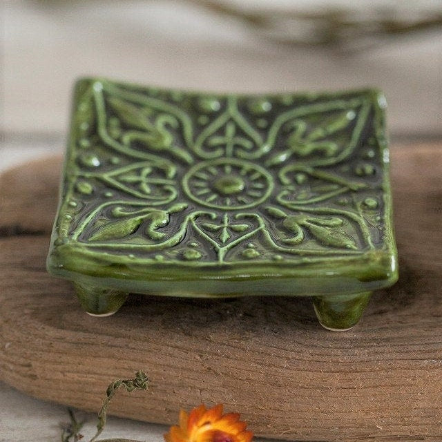 Green draining soap dish - Square ceramic soap holder with drain - Sponge holder with flower ornament