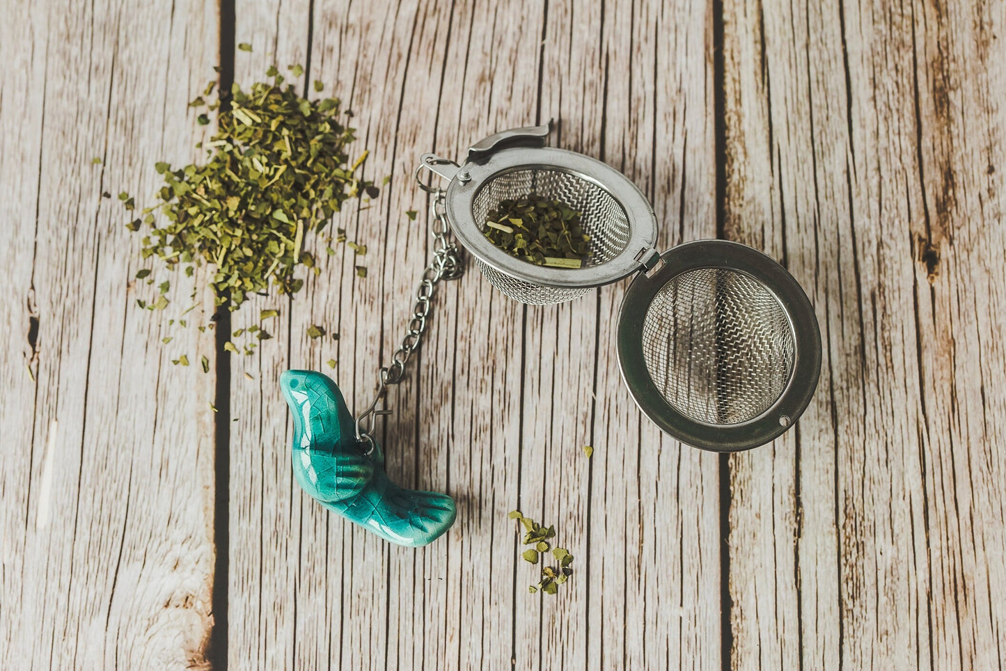 Herbal tea steeper with turquoise green bird - Loose leaf tea strainer with bird charm - Mother's day gift