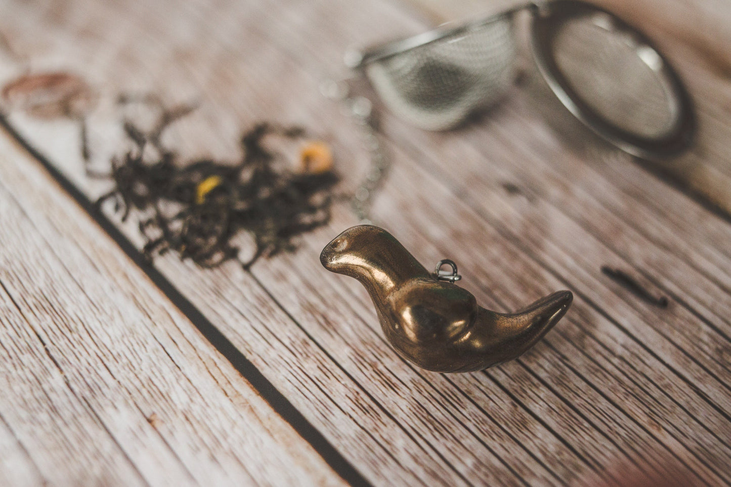 Loose leaf tea strainer with ceramic bird - Tea infuser with bronze bird - Herbal tea steeper - Christmas gift - Easter gift