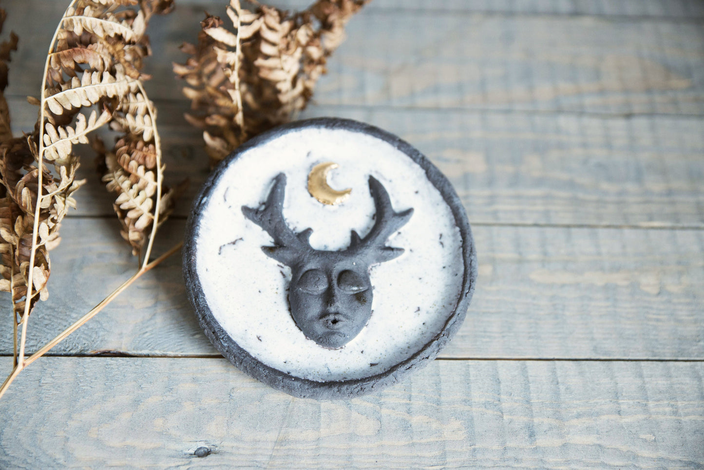 Incense holder with young moon and mystic creature - Palo santo incense burner - Ceramic candle plate