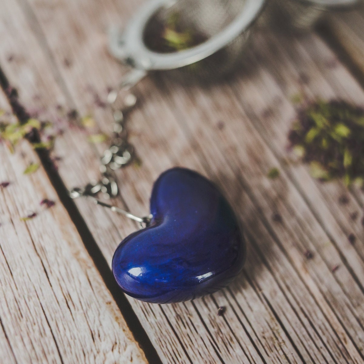 Loose leaf tea infuser with blue heart - Loose tea strainer with ceramic heart - Herbal tea ball infuser with charm