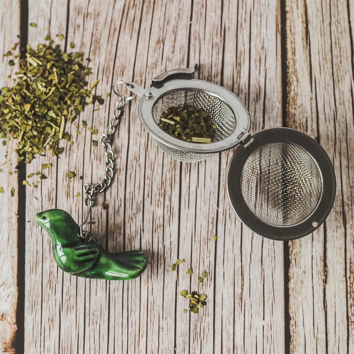 Loose leaf tea strainer with green ceramic bird - Tea infuser with bird charm - Herbal tea steeper - Christmas gift