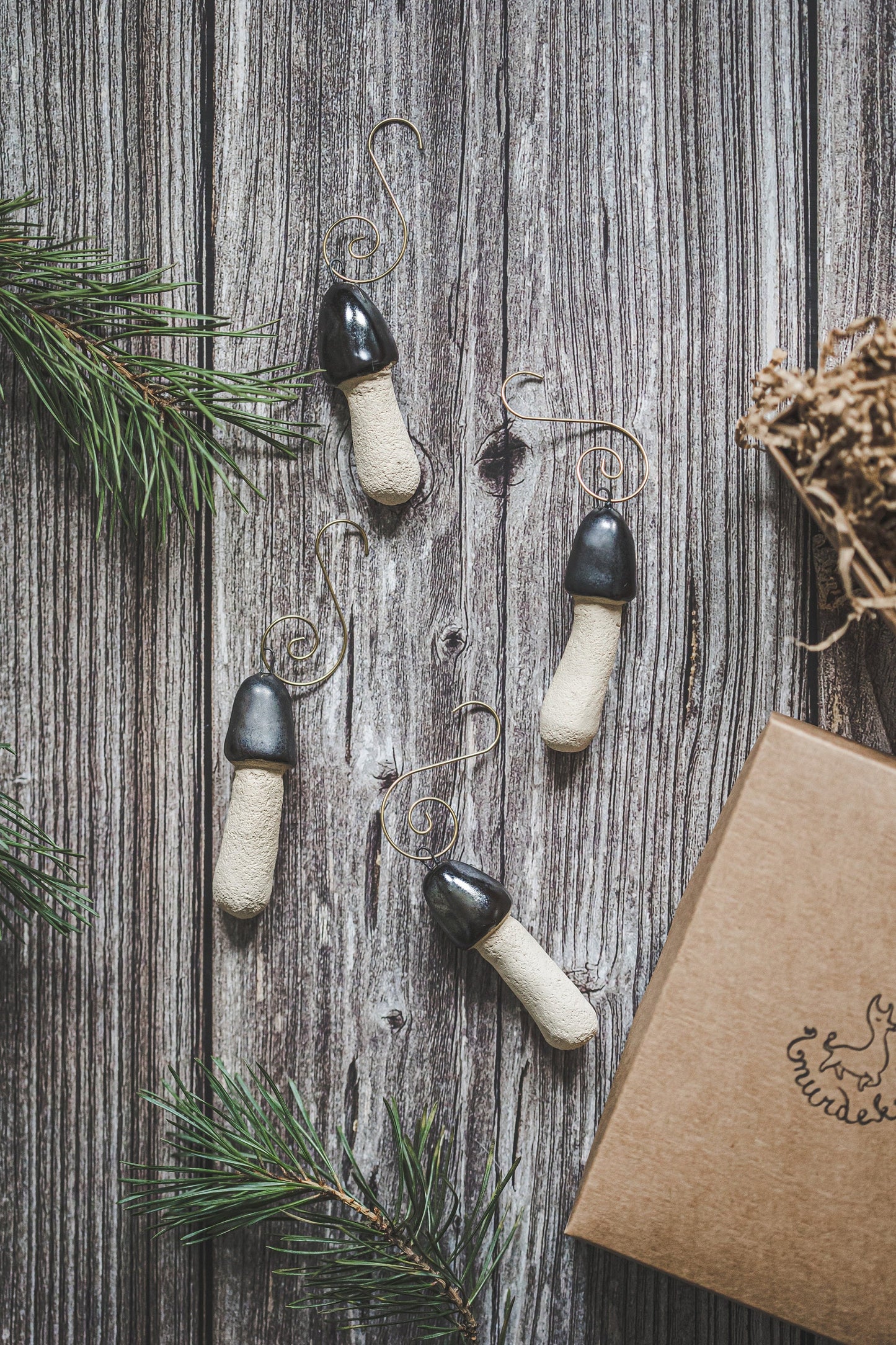 Vintažinių kalėdinių papuošalų grybų rinkinys - Phallus fungi keramikos eglutės papuošimai su kabliukais