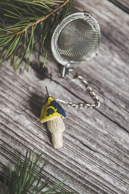 Tea strainer with yellow spotted mushroom - Loose leaf tea infuser with ceramic mushroom - Christmas gift for tea lover