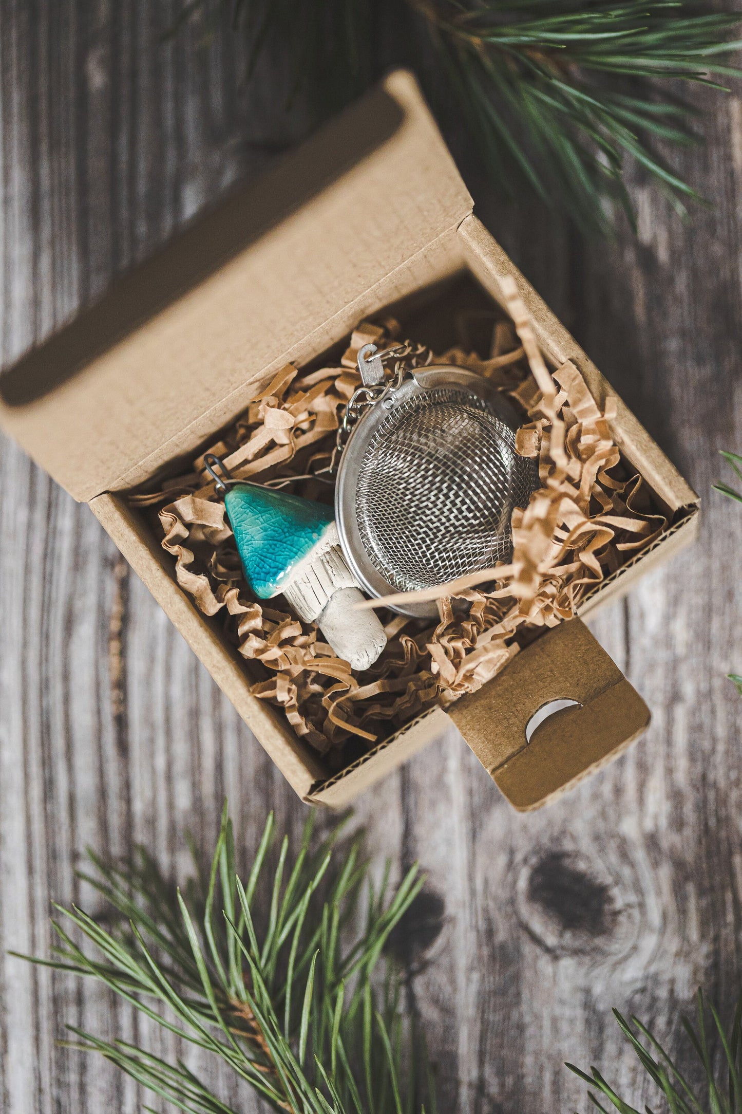 Loose leaf tea strainer with ocean blue mushroom - Tea infuser with ceramic mushroom charm - Christmas gift - Easter gift
